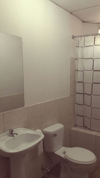 BAÑO COMPARTIDO