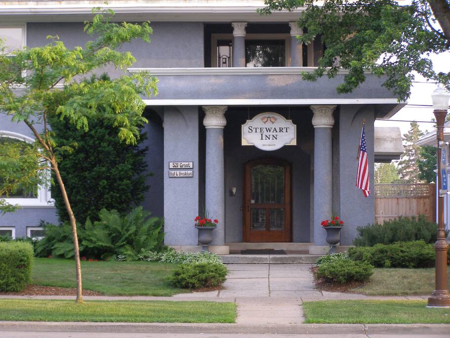The entrance to the Stewart Inn