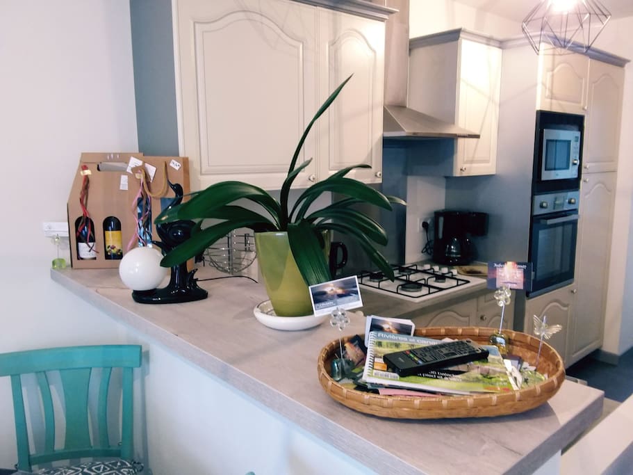 Vue du salon sur la cuisine
