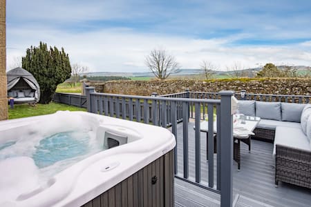 The Gate Lodge - Hot Tub Haven for 2