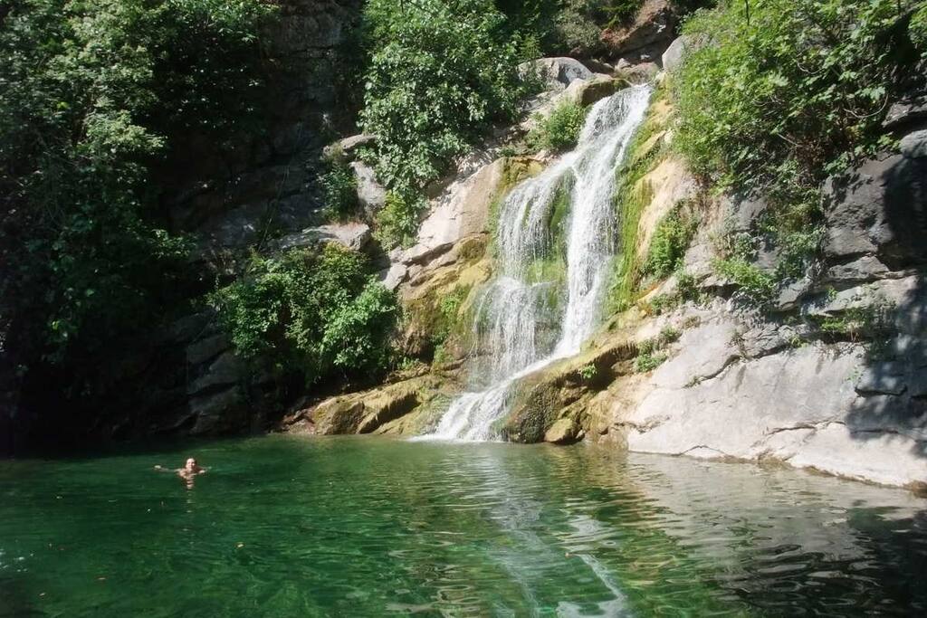 Rivière à 5 min en voiture (commune limitrophe)