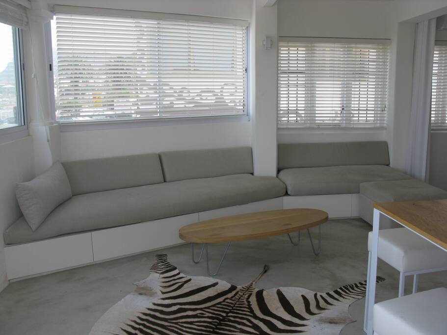 Spacious lounge