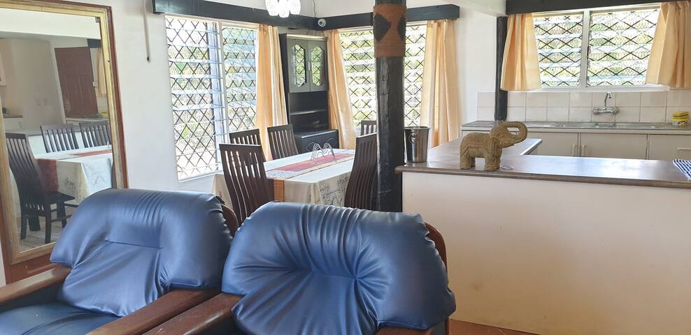 Fiji Villa -AC/WiFi/Netflix/Breakfast/Kitchen.