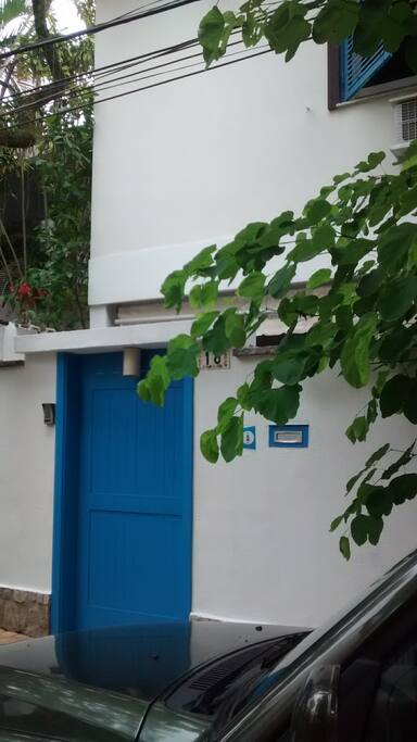Estacionamento em frente à casa