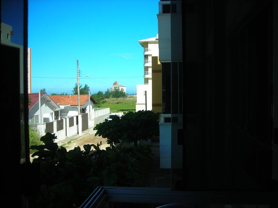 Vista da churrasqueira do apartamento.
