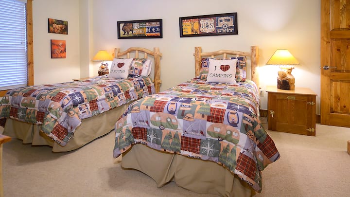 另一间双床卧室