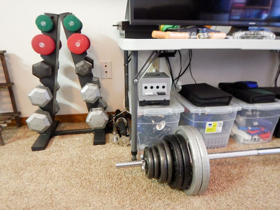A small gym to get a solid pump