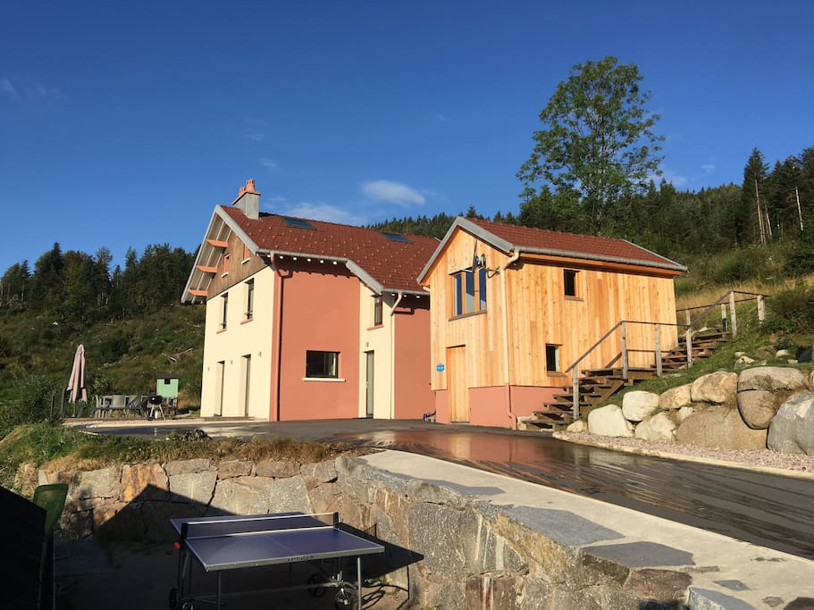 Gîtes de l'Alise, grande maison de vacances en bordure de forêt, plein Sud