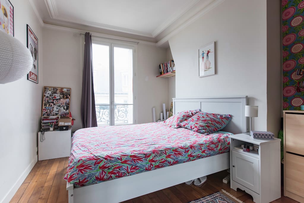 Chambre calme et lumineuse / Calm, bright bedroom