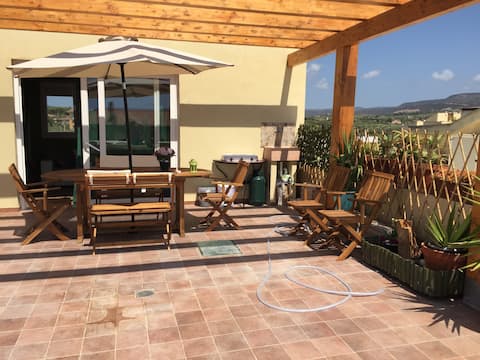 mansardina con vista mare e ampia terrazza