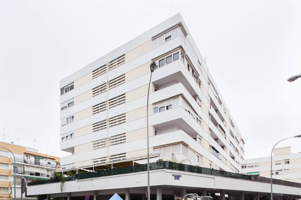 El edificio. The building.