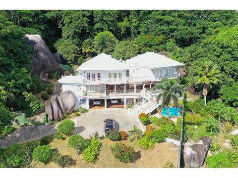 Villa Tramonto, Amazing views of Beau Vallon Bay