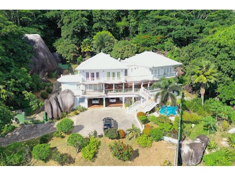 Villa Tramonto, Amazing views of Beau Vallon Bay