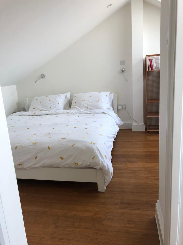 Dhoma e gjumit nr. 4 (me krevat me madhësi super King)