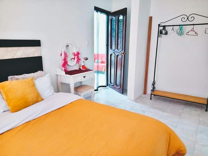 Nuestras habitaciones tienen cama matrimonial. Nuestras habitaciones tienen camas dobles.