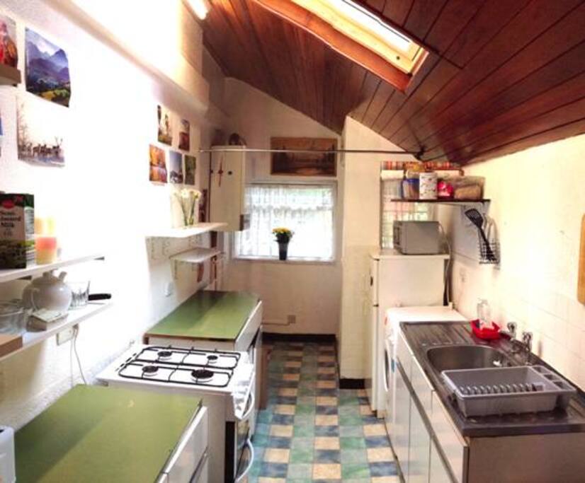 Cosy kitchen with a rustic feel, to share.