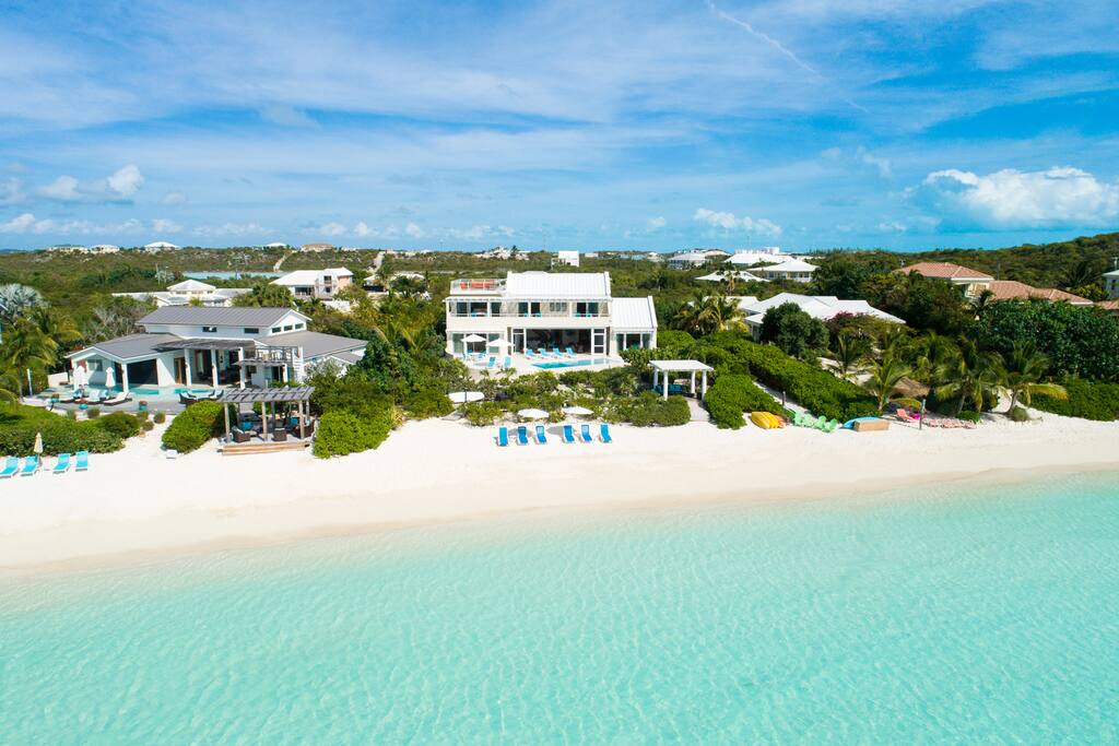 Villa directly on the sandy beach