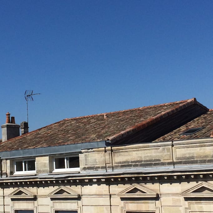 Vue du salon: les belles façades bordelaises quartier Fondaudège