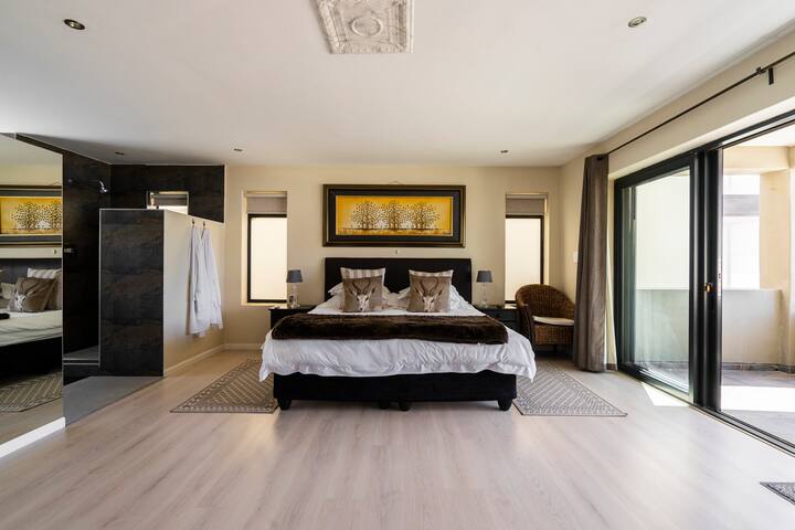 Baynest Villa Hout Bay 6 sleeper – backup power gallery image 5