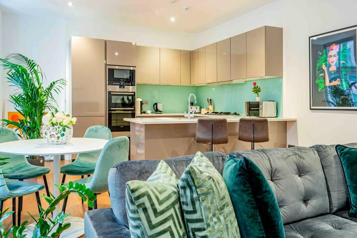 The 2 Connected Apartment in Covent Garden gallery image 4