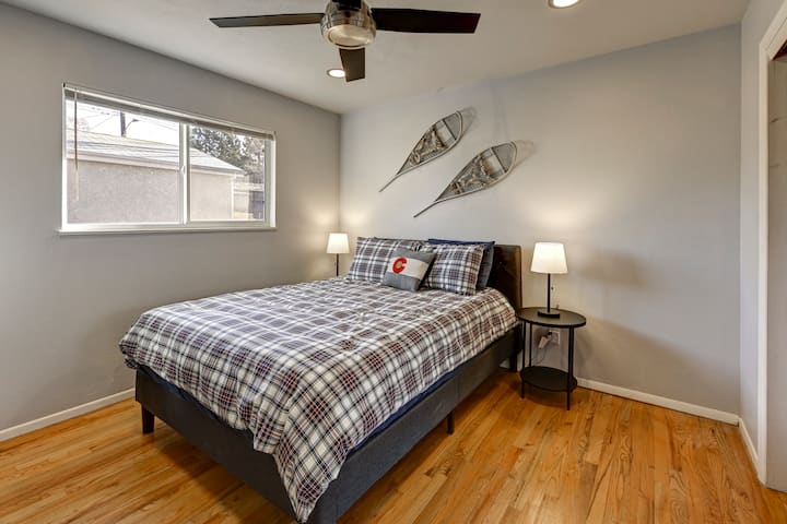 The Snowshoe Room (queen)