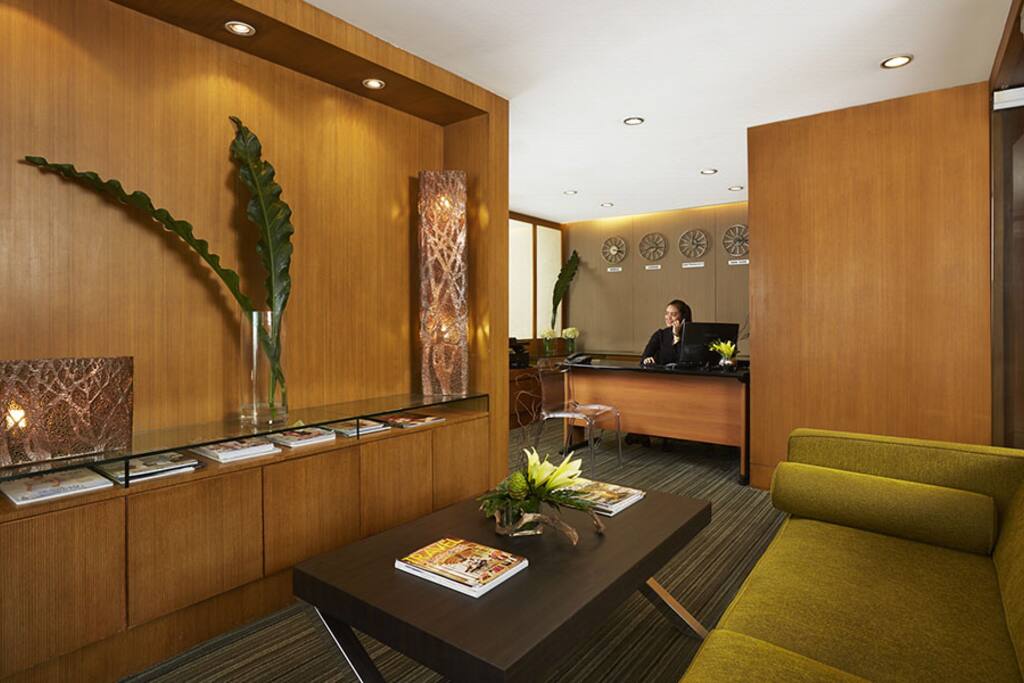 LOUNGE