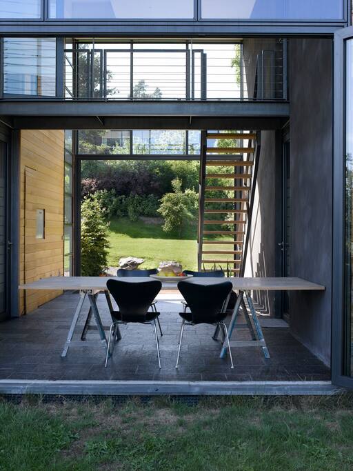 Entrance for appartment.