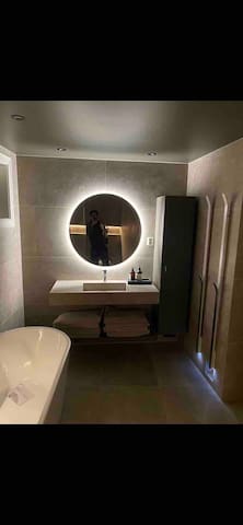 Stor flott enebolig med hage, terasse, sauna m.m gallery image 4