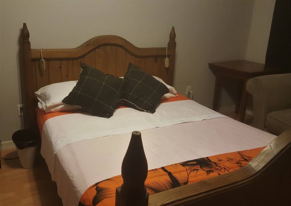 Bedroom - master double bed