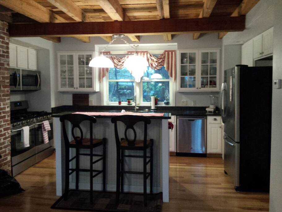 Spacious kitchen. 2 stoves make it easy when cooking for family get-togethers