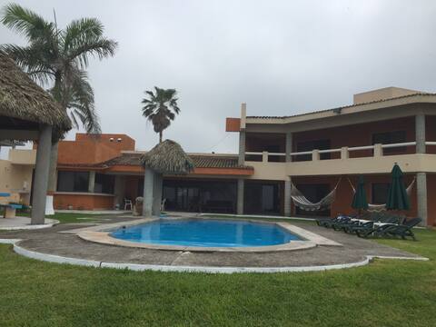 Spectacular O/V Beachfront House w/pool 6 BedRooms