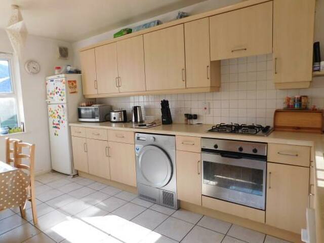 Whole house in Hulme gallery image 4