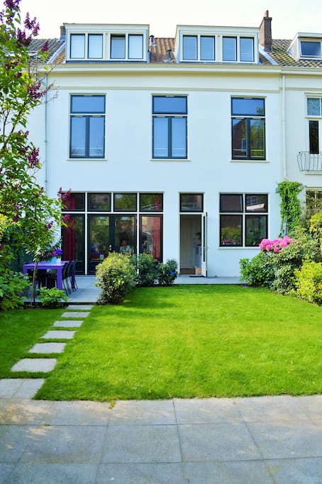 Sunny 200m2 garden