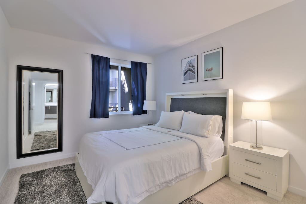 Master Bedroom with Queen Bed + Queen Air-Mattress