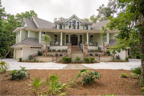 Southern Bliss on HHI - sleeps 34, pool, elevator