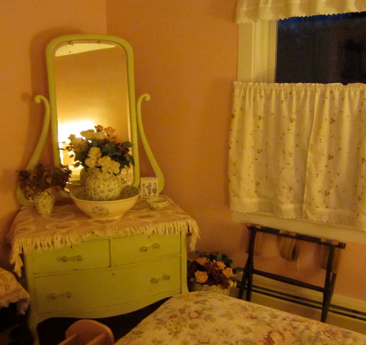 The Rosey Room is warm & pretty, with a comfy Queen and private bath.