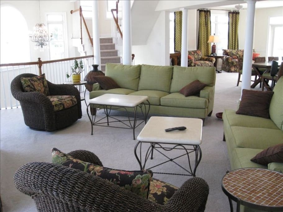 Large Family Room - Plenty for Seating