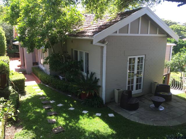 Between Bondi beach and Sydney harbour gallery image 5