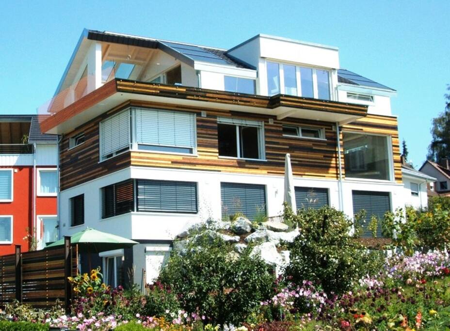 Wohngesundes Holzhaus,
Parken direkt am Haus