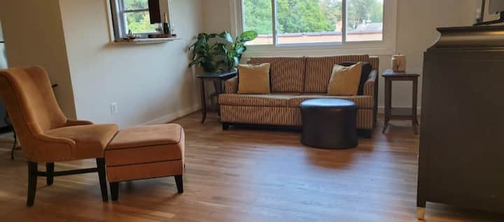 Lovely 1-bedroom Condo Top Level W/free Parking - Washington, D.C.