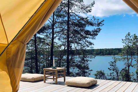 Glamping - a livingroom overlooking the ocean