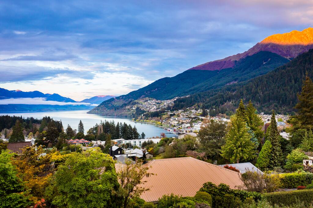 lake Wakatipu
