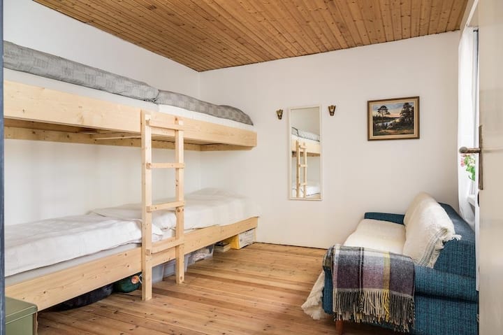 Спалня с 4 двуетажни легла