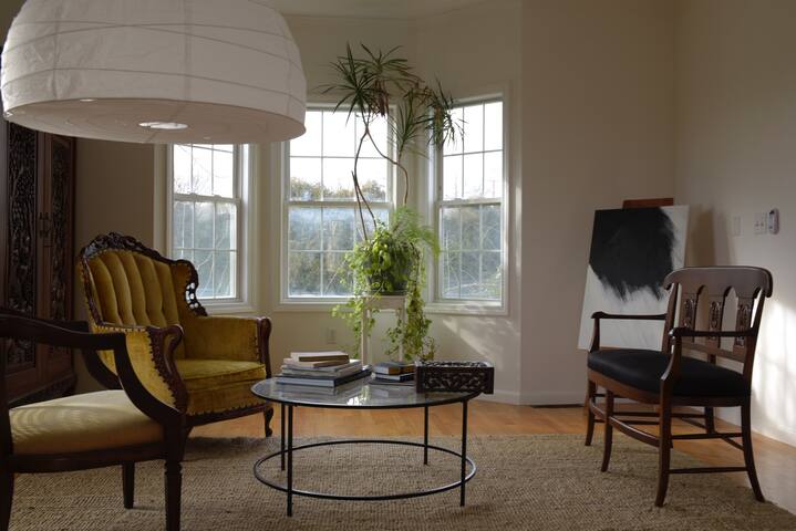 Spacious home, near beach & NPT gallery image 4