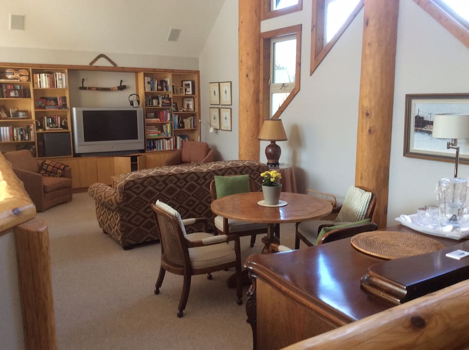 Guest Loft Common area, TV, game table