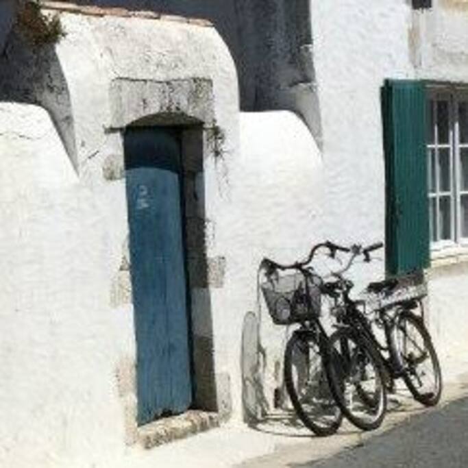 Entrée par la cour, typique de l’île de Ré