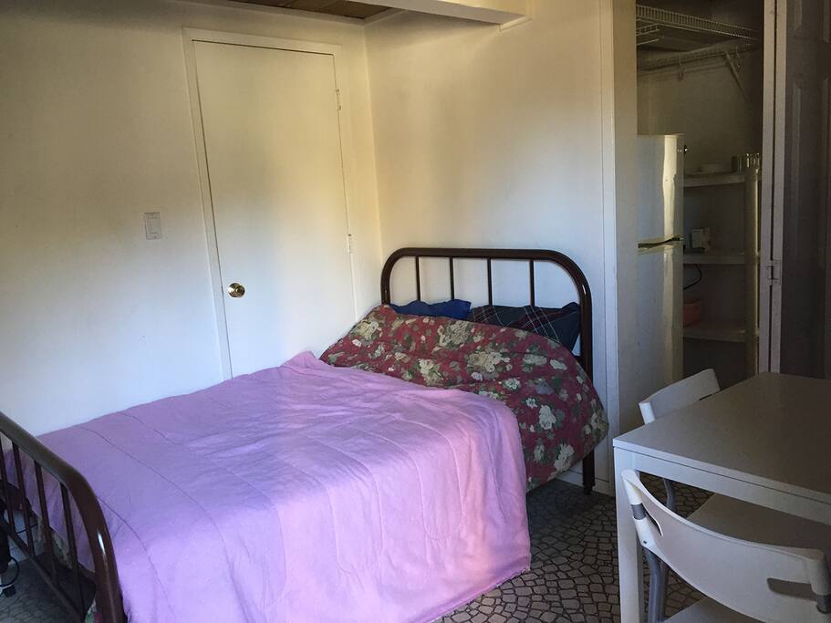 Twin size bed