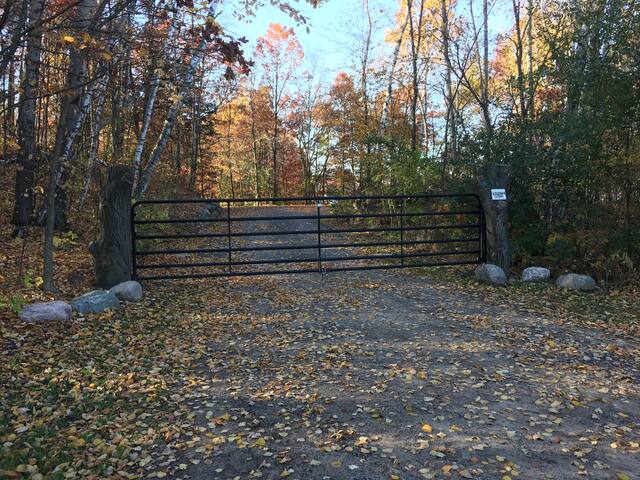 22 Oaks Spacious, secluded Lake House gallery image 5