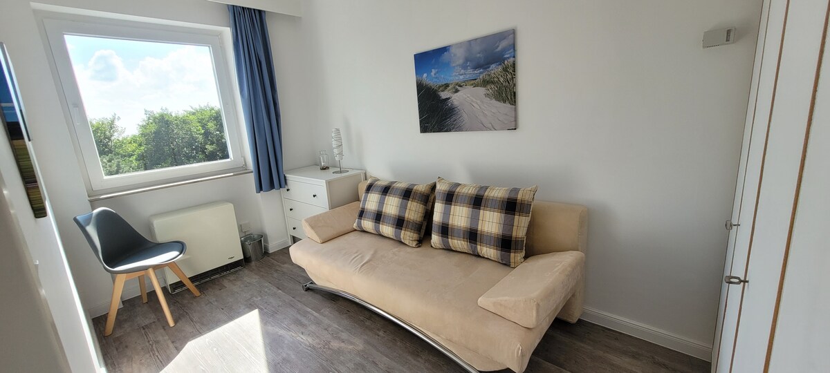 غرفة ثانية بسرير أريكة قابل للسحب 