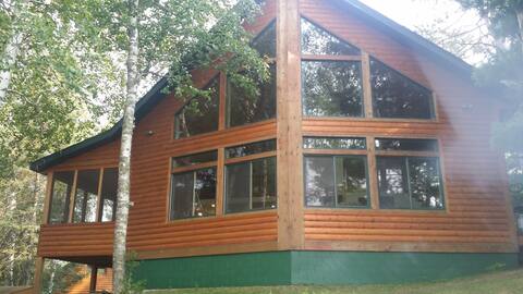 Readys hidaway retreat with pontoon/available